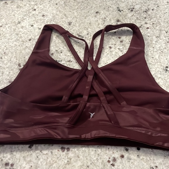 Old Navy Active - like new, size large. Maroon camo print with strappy back - Picture 2 of 2